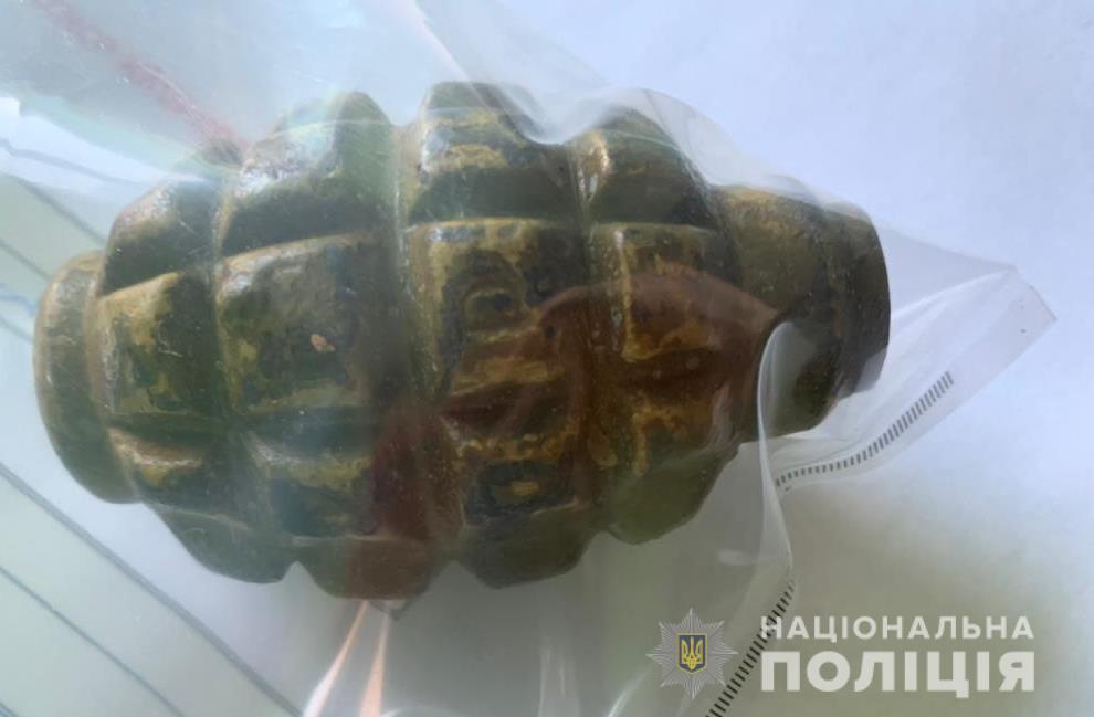 Под Киевом у бездомного отобрали боевую гранату