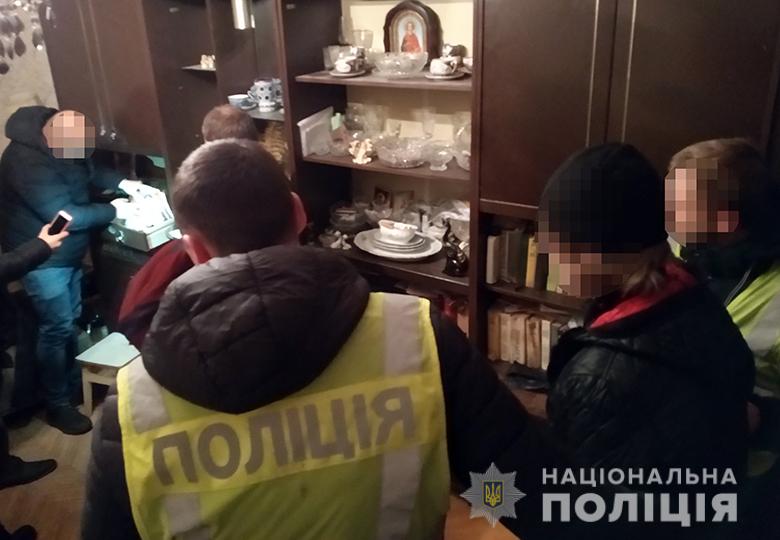 В Киеве полицейские поймали маньяка, который пытался убить 19-летнюю девушку