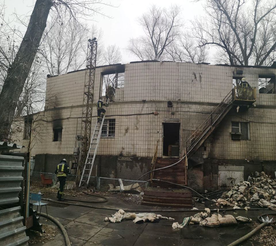 В Киеве на старой базе отдыха сгорели мужчина и женщина