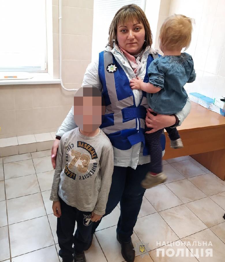 В Киеве у матери отобрали двух детей, которые сожгли свою квартиру