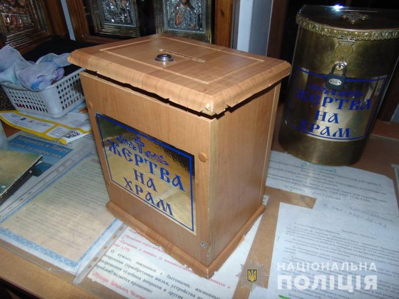 В Киеве мужчина ограбил храм на ул. Чернобыльской