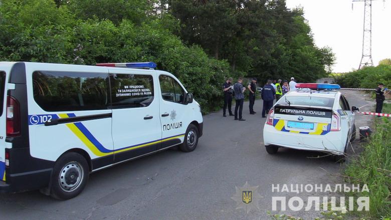 На улице Берковецкой в Киеве рабочий выкопал труп мужчины