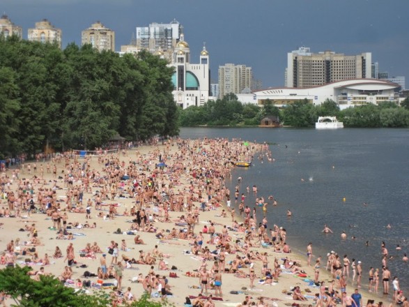 В Киеве запрещено купаться на пляжах