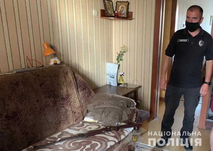 В Киевской области пенсионер-хулиган решил пострелять по людям