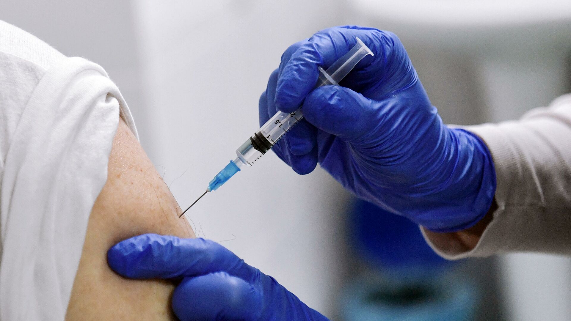 Более 100 тысяч киевлян прошли вакцинацию против коронавируса