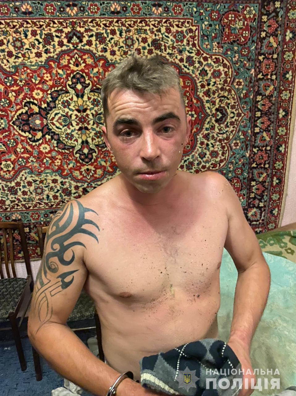 В Киеве из-под стражи сбежал преступник. Полиция просит помочь поймать