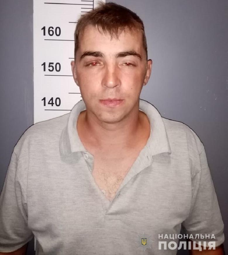 В Киеве из-под стражи сбежал преступник. Полиция просит помочь поймать