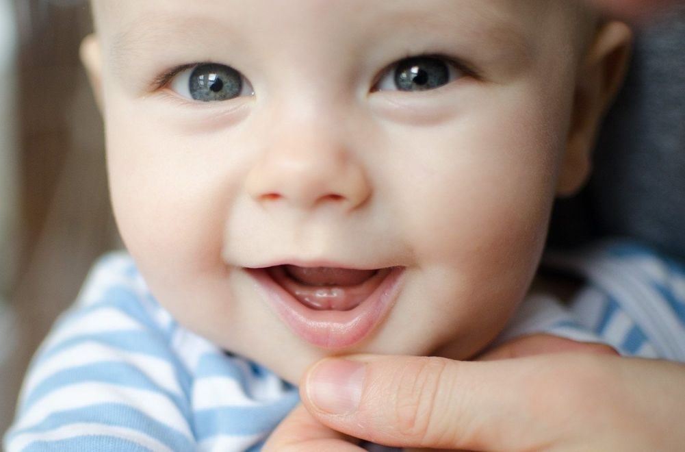 Спрашиваем педиатра: когда у ребенка режутся зубки?