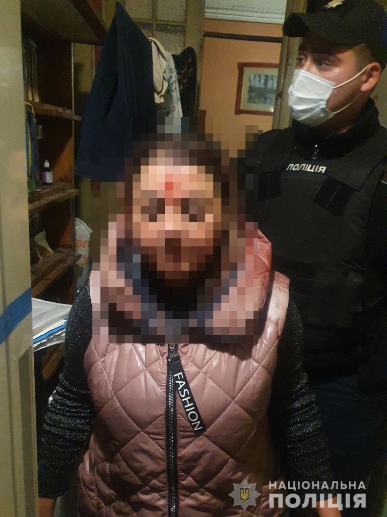 В Киеве две женщины ограбили пожилого мужчину