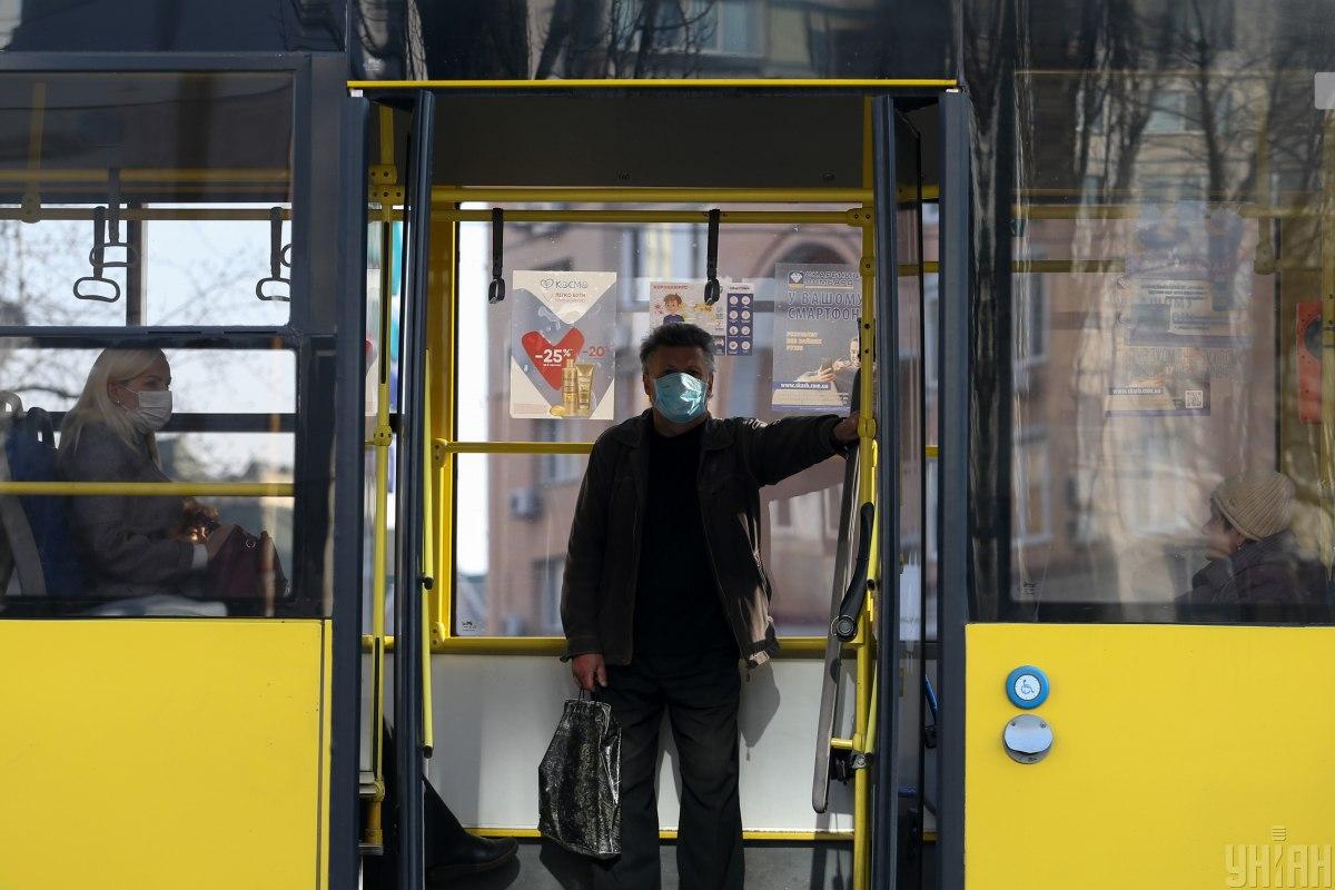 В Киеве запретили работать транспорту без отопления