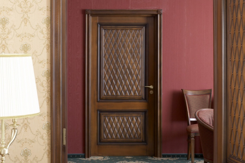 Можно ли звукоизолировать старые межкомнатные двери?